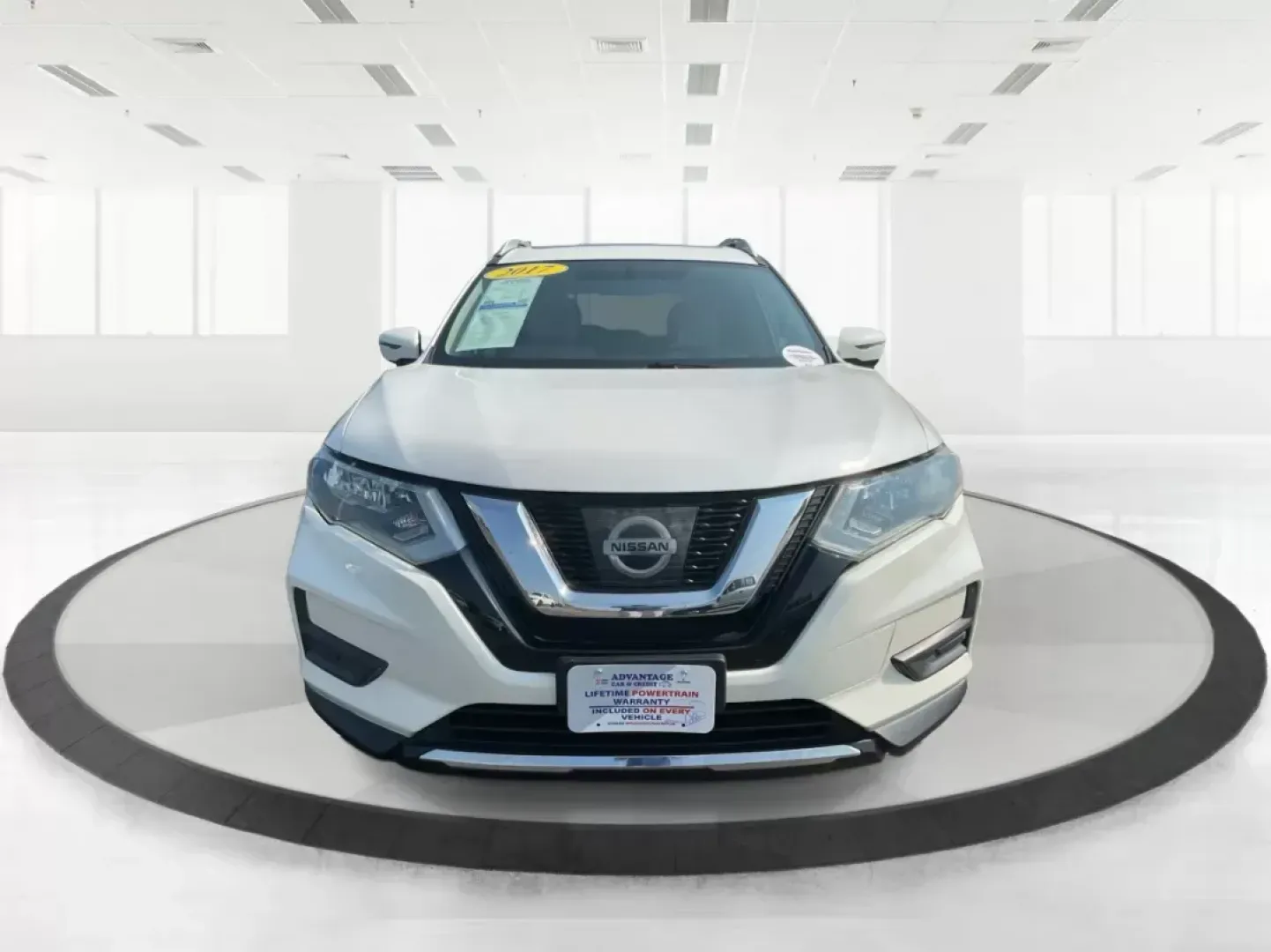 2017 Nissan Rogue SV (5N1AT2MV3HC) with an 2.5L I-4 DOHC engine, located at 1099 N County Rd 25A , Troy, OH, 45373, (937) 908-9800, 40.057041, -84.215462 - Photo#6
