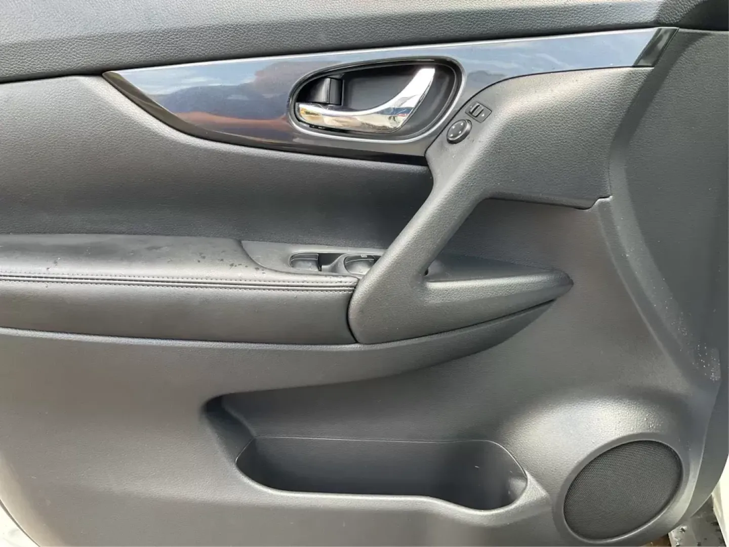 2017 Nissan Rogue S (KNMAT2MV0HP) with an 2.5L I-4 DOHC engine, located at 8750 N County Rd 25A, Piqua, OH, 45356, (937) 908-9800, 40.164391, -84.232513 - Photo#15