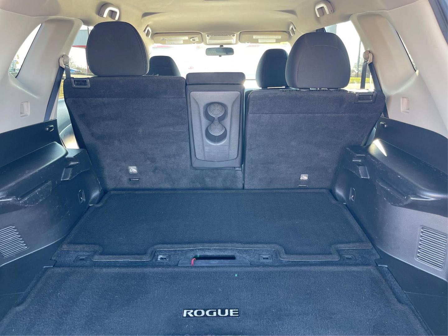 2017 Nissan Rogue SV AWD (KNMAT2MV1HP) with an 2.5L L4 DOHC 16V engine, Continuously Variable Transmission transmission, located at 880 E. National Road, OH, 45377, (937) 908-9800, 39.891918, -84.183975 - Photo#11