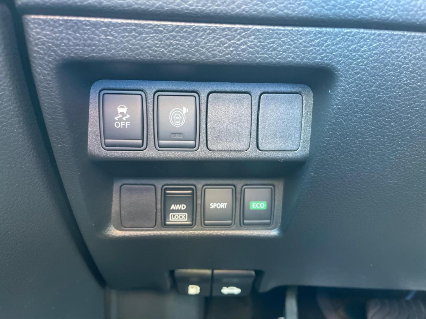2017 Nissan Rogue SV AWD (KNMAT2MV1HP) with an 2.5L L4 DOHC 16V engine, Continuously Variable Transmission transmission, located at 880 E. National Road, OH, 45377, (937) 908-9800, 39.891918, -84.183975 - Photo#16