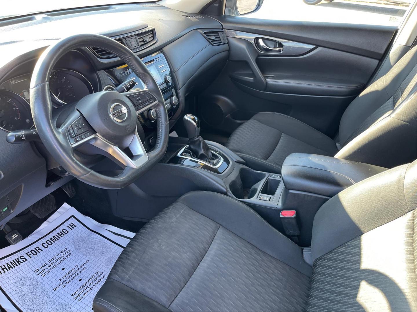 2017 Nissan Rogue SV AWD (KNMAT2MV1HP) with an 2.5L L4 DOHC 16V engine, Continuously Variable Transmission transmission, located at 880 E. National Road, OH, 45377, (937) 908-9800, 39.891918, -84.183975 - Photo#8