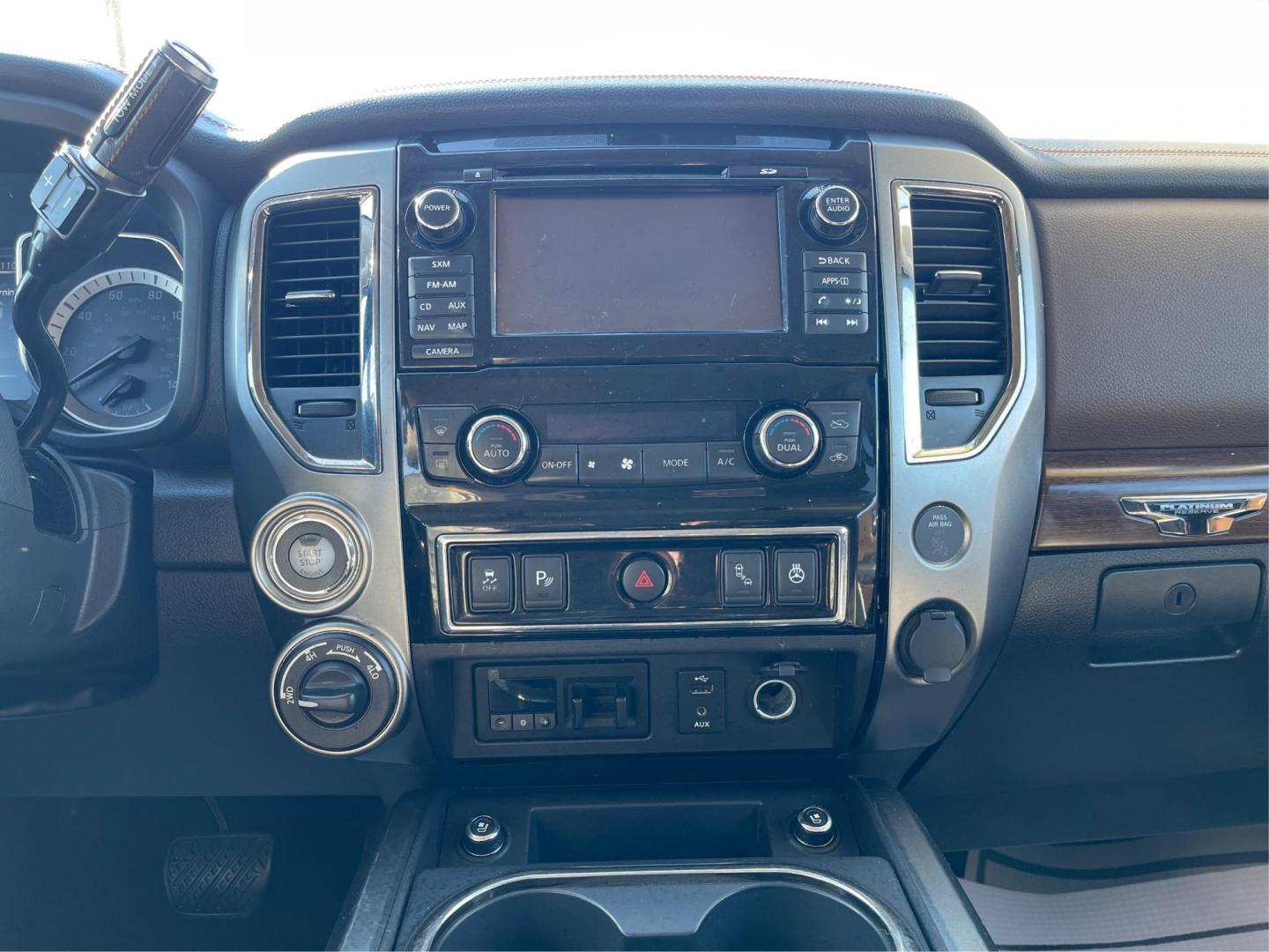 2017 Nissan Titan Platinum Reserve Crew Cab 4WD (1N6AA1E53HN) with an 5.6L V8 DOHC 32V engine, 6-Speed Automatic transmission, located at 880 E. National Road, OH, 45377, (937) 908-9800, 39.891918, -84.183975 - Photo#12