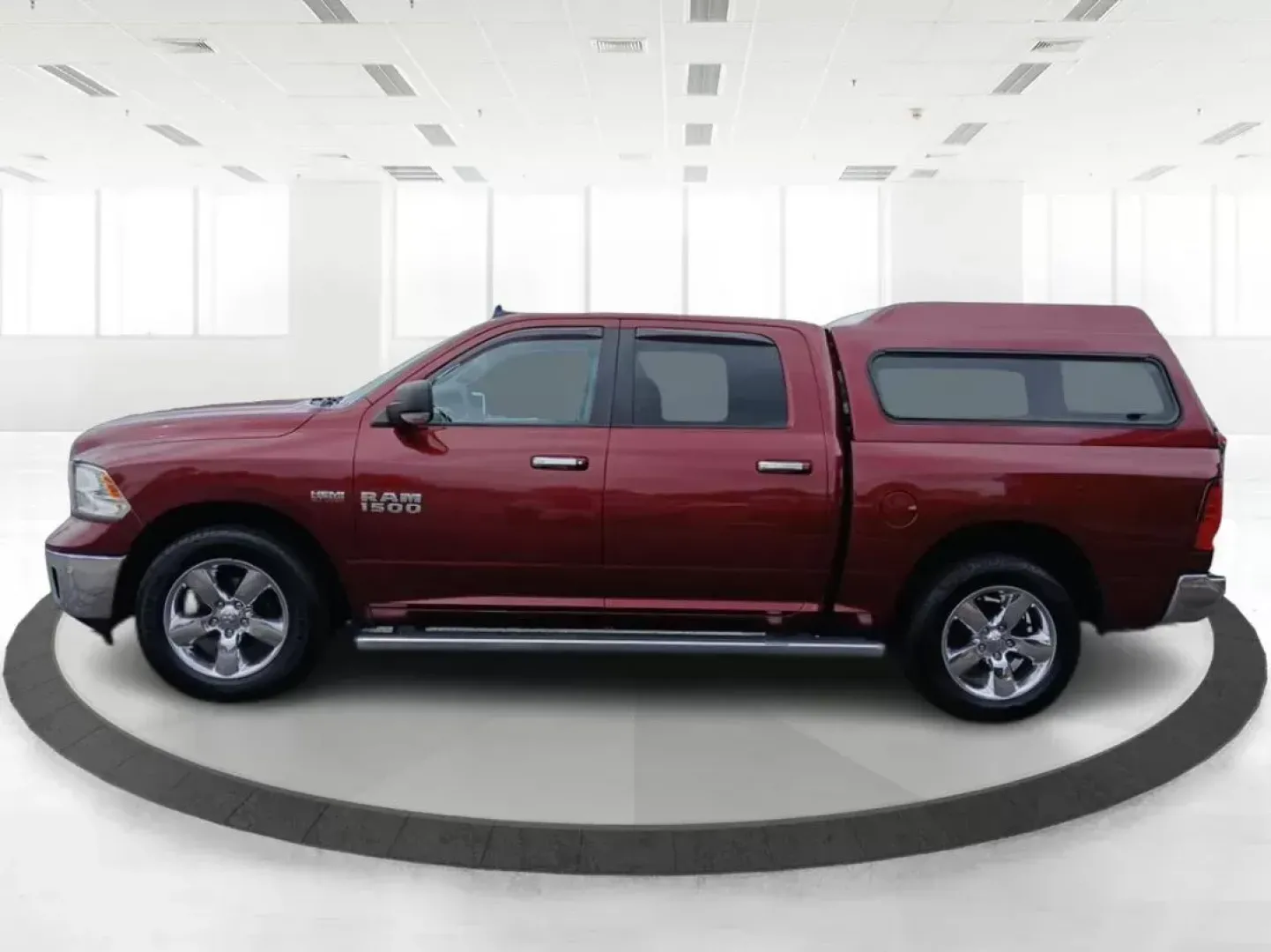 2017 Ram 1500 SLT Crew Cab SWB 4WD (3C6RR7LT1HG) with an 5.7L V8 OHV 16V engine, 8-Speed Automatic transmission, located at 1099 N County Rd 25A , Troy, OH, 45373, (937) 908-9800, 40.057041, -84.215462 - Photo#6