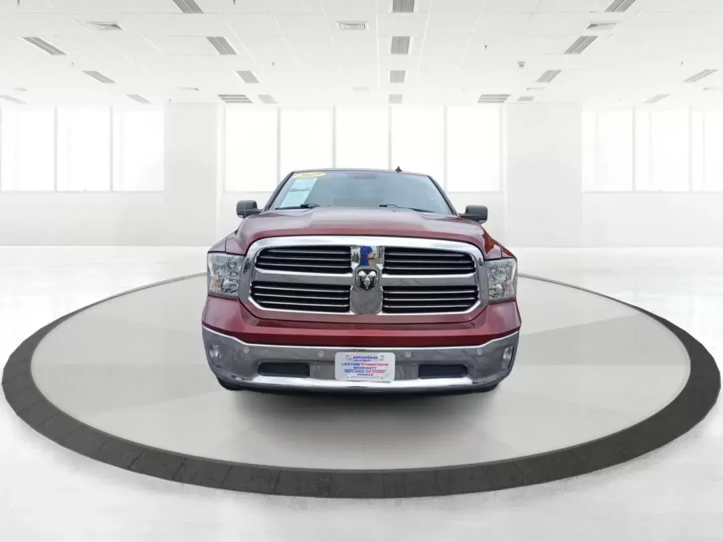 2017 Ram 1500 SLT Crew Cab SWB 4WD (3C6RR7LT1HG) with an 5.7L V8 OHV 16V engine, 8-Speed Automatic transmission, located at 1099 N County Rd 25A , Troy, OH, 45373, (937) 908-9800, 40.057041, -84.215462 - Photo#7