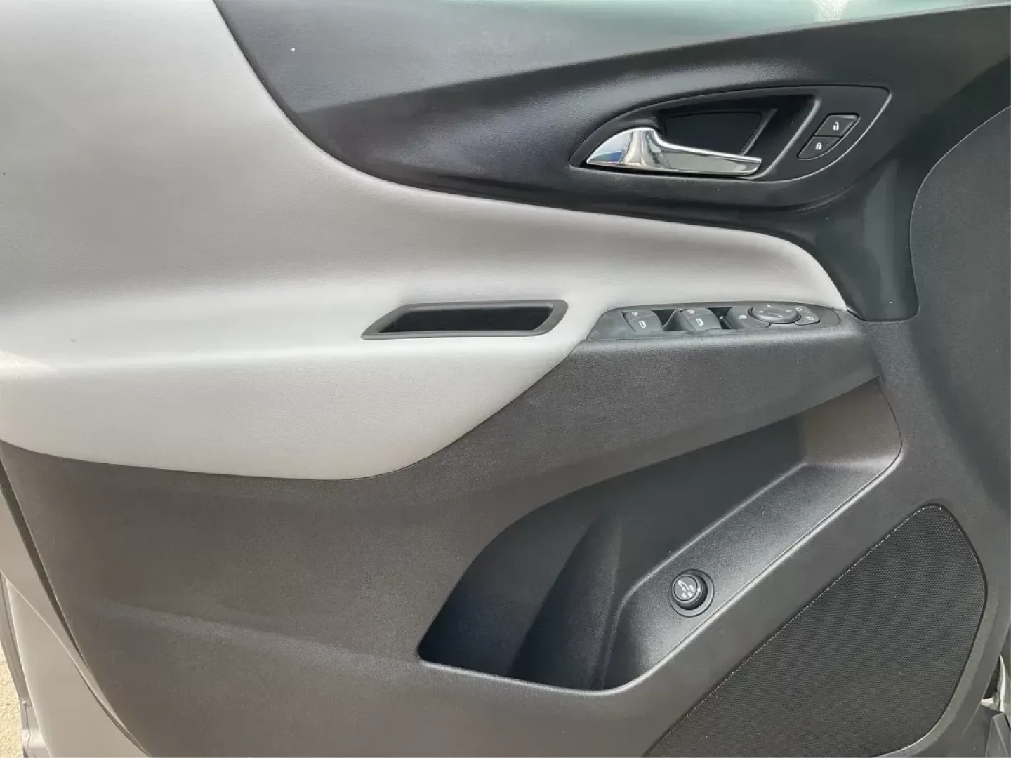 2018 Chevrolet Equinox LT (3GNAXSEV5JS) with an 1.5L I-4 gasoline direct injection engine, located at 8750 N County Rd 25A, Piqua, OH, 45356, (937) 908-9800, 40.164391, -84.232513 - Photo#18
