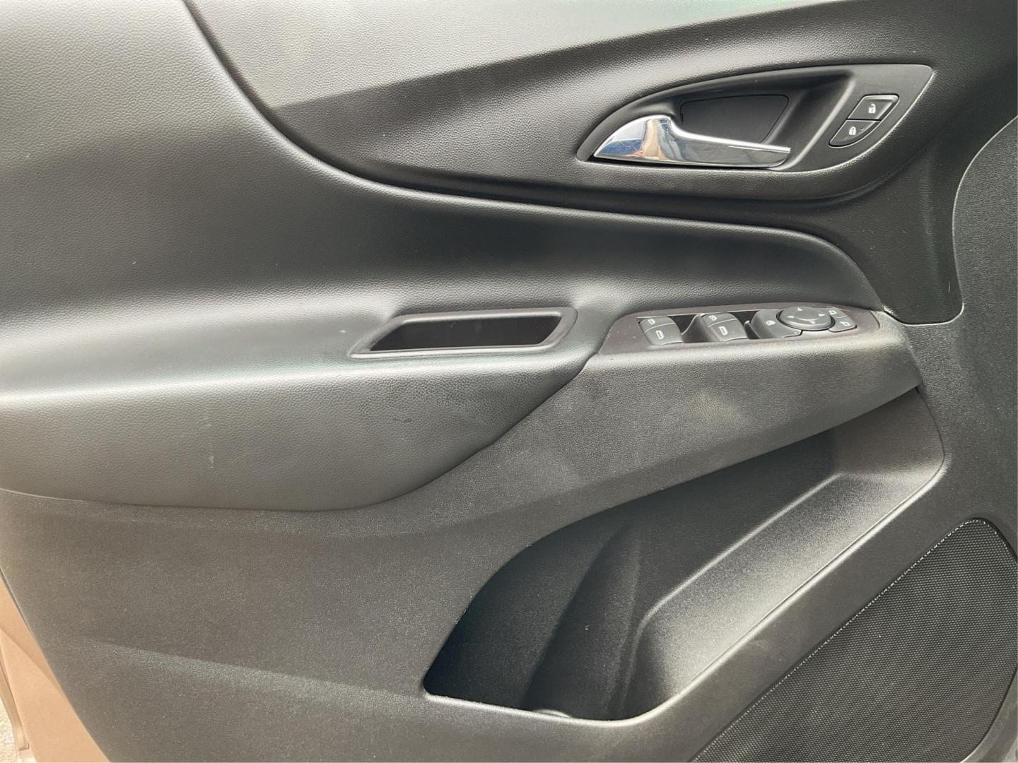 2018 Chevrolet Equinox LT AWD (2GNAXSEV5J6) with an 1.5L L4 DOHC 16V TURBO engine, 6-Speed Automatic transmission, located at 1184 Kauffman Ave, Fairborn, OH, 45324, (937) 908-9800, 39.807072, -84.031563 - Photo#18