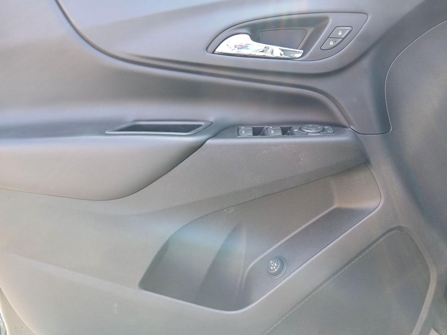 2018 Chevrolet Equinox LT 2WD (2GNAXJEV3J6) with an 1.5L L4 DIR DOHC 16V TURBO engine, 6-Speed Automatic transmission, located at 401 Woodman Dr, Riverside, OH, 45431, (937) 908-9800, 39.761024, -84.120956 - Photo#18