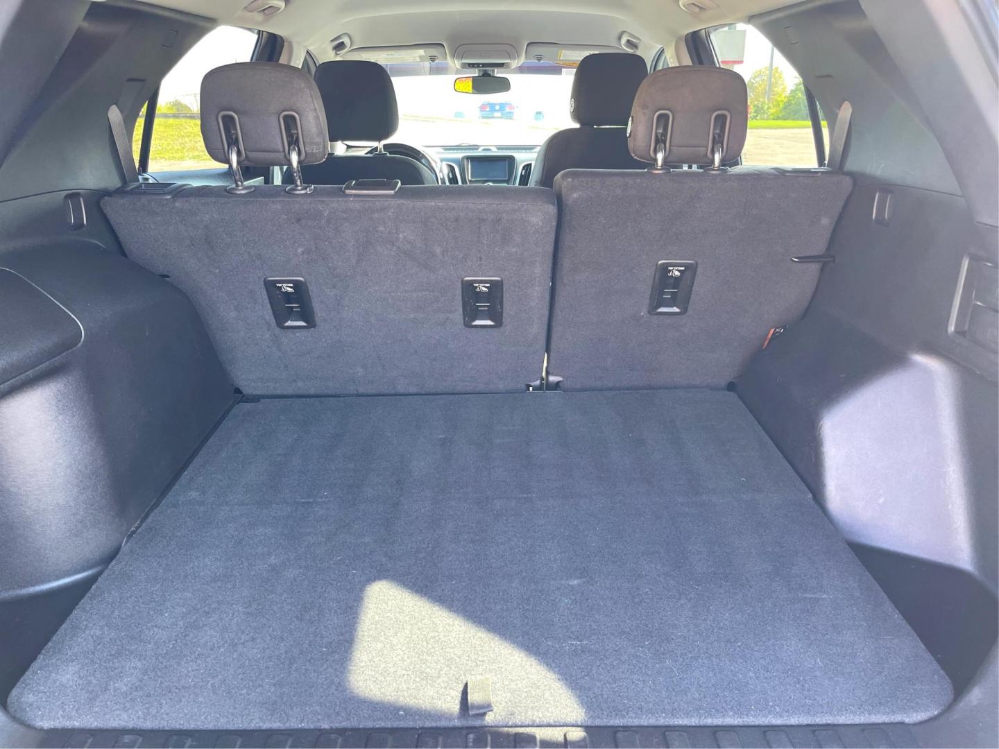 2018 Chevrolet Equinox LT 2WD (2GNAXJEV1J6) with an 1.5L L4 DIR DOHC 16V TURBO engine, 6-Speed Automatic transmission, located at 880 E. National Road, OH, 45377, (937) 908-9800, 39.891918, -84.183975 - Photo#10