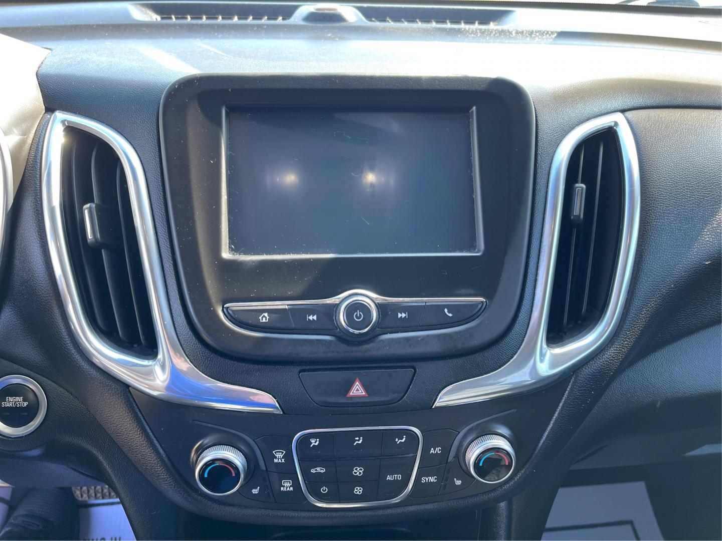 2018 Chevrolet Equinox LT 2WD (2GNAXJEV1J6) with an 1.5L L4 DIR DOHC 16V TURBO engine, 6-Speed Automatic transmission, located at 880 E. National Road, OH, 45377, (937) 908-9800, 39.891918, -84.183975 - Photo#11