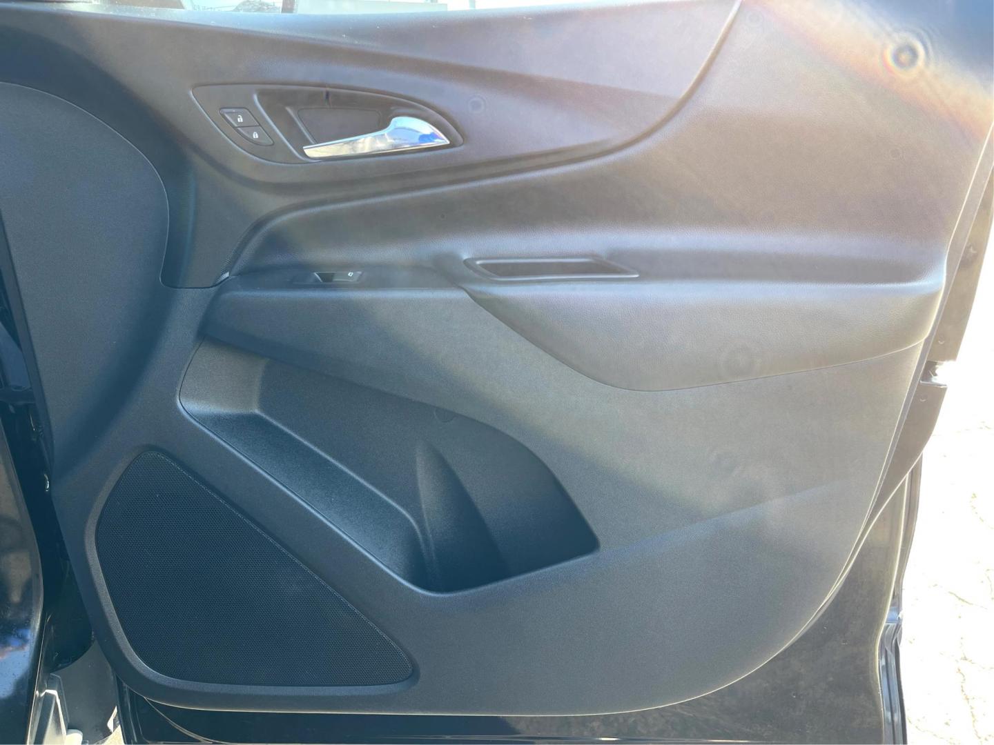 2018 Chevrolet Equinox LT 2WD (2GNAXJEV1J6) with an 1.5L L4 DIR DOHC 16V TURBO engine, 6-Speed Automatic transmission, located at 880 E. National Road, OH, 45377, (937) 908-9800, 39.891918, -84.183975 - Photo#18