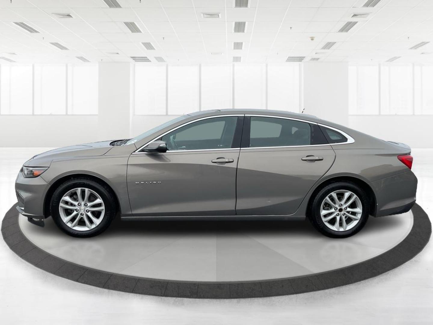 2018 Chevrolet Malibu LT (1G1ZD5ST0JF) with an ECOTEC 1.5L I-4 gasoline direct injection engine, located at 401 Woodman Dr, Riverside, OH, 45431, (937) 908-9800, 39.761024, -84.120956 - Photo#5
