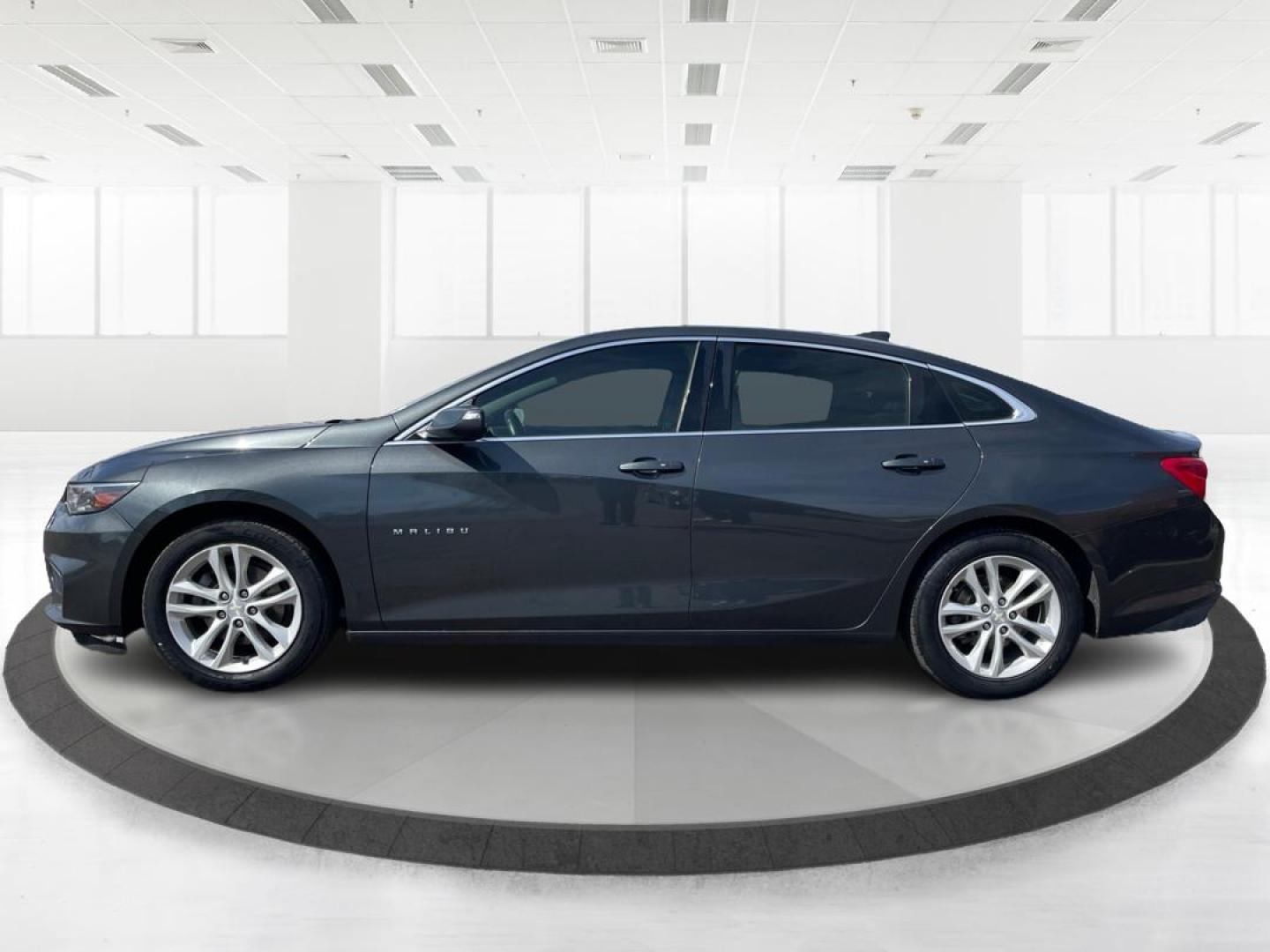2018 Chevrolet Malibu LT (1G1ZD5ST9JF) with an ECOTEC 1.5L I-4 gasoline direct injection engine, located at 401 Woodman Dr, Riverside, OH, 45431, (937) 908-9800, 39.761024, -84.120956 - Photo#5
