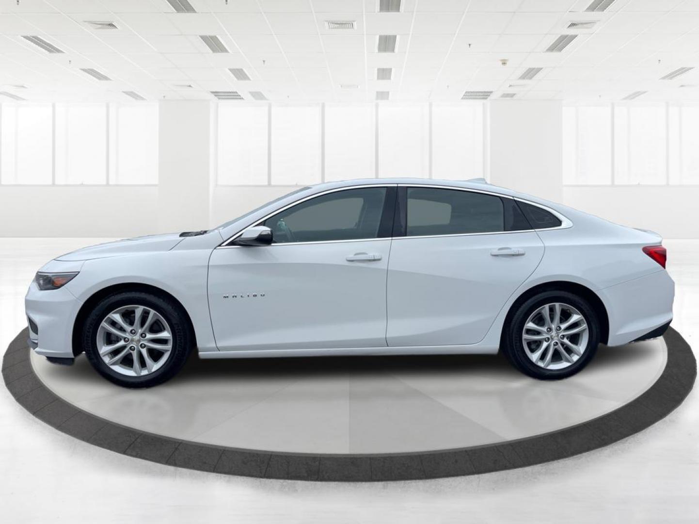 2018 Chevrolet Malibu LT (1G1ZD5ST4JF) with an Other engine, located at 1230 East Main St, Xenia, OH, 45385, (937) 908-9800, 39.688042, -83.910538 - Photo#5