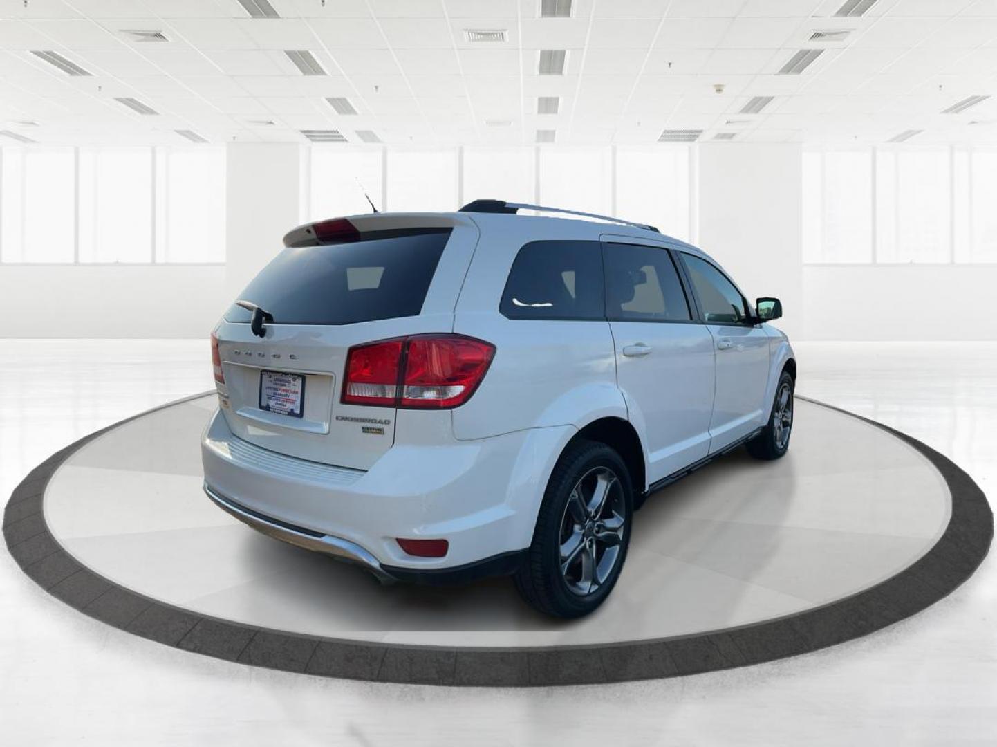 2018 Dodge Journey Crossroad (3C4PDCGG3JT) with an Pentastar 3.6L V-6 DOHC engine, located at 1230 East Main St, Xenia, OH, 45385, (937) 908-9800, 39.688042, -83.910538 - Photo#2
