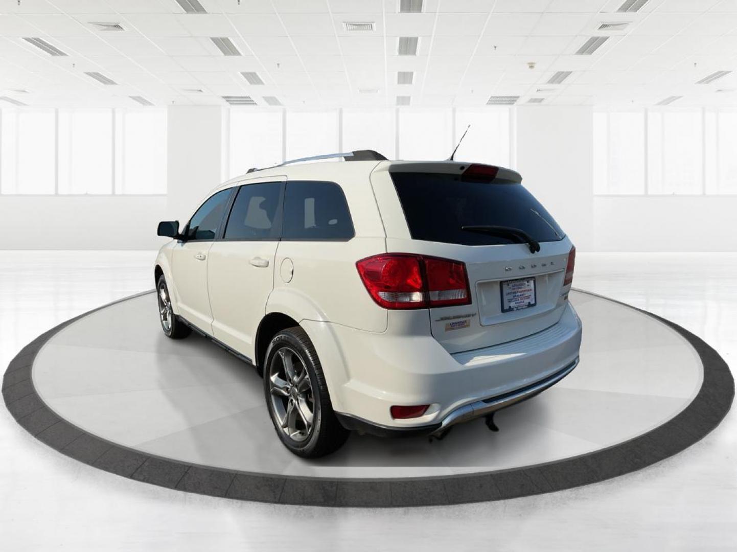 2018 Dodge Journey Crossroad (3C4PDCGG3JT) with an Pentastar 3.6L V-6 DOHC engine, located at 1230 East Main St, Xenia, OH, 45385, (937) 908-9800, 39.688042, -83.910538 - Photo#4