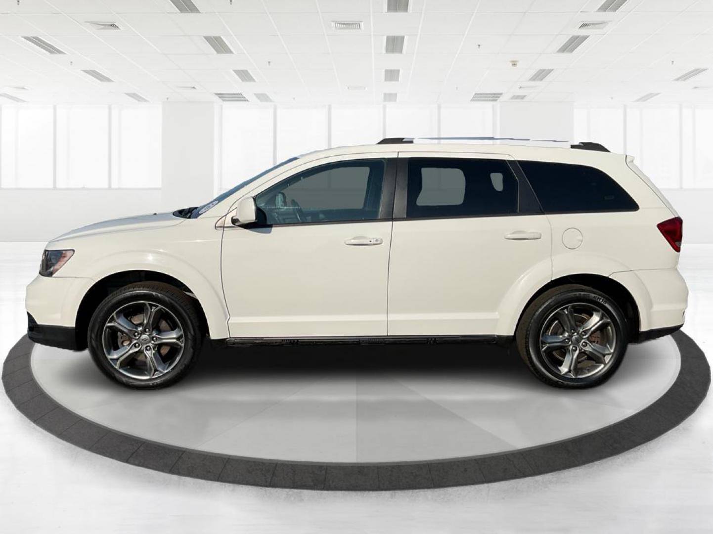 2018 Dodge Journey Crossroad (3C4PDCGG3JT) with an Pentastar 3.6L V-6 DOHC engine, located at 1230 East Main St, Xenia, OH, 45385, (937) 908-9800, 39.688042, -83.910538 - Photo#5