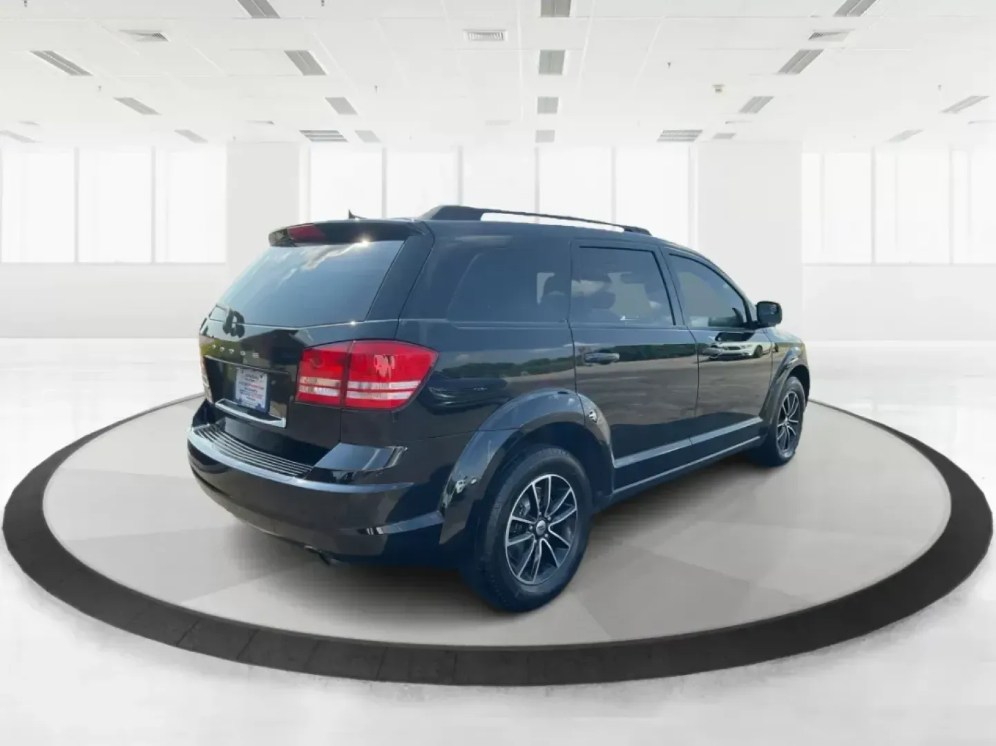 2018 Dodge Journey SE (3C4PDCAB0JT) with an Tigershark MultiAir 2.4L I-4 DOHC engine, located at 1230 East Main St, Xenia, OH, 45385, (937) 908-9800, 39.688042, -83.910538 - Photo#2