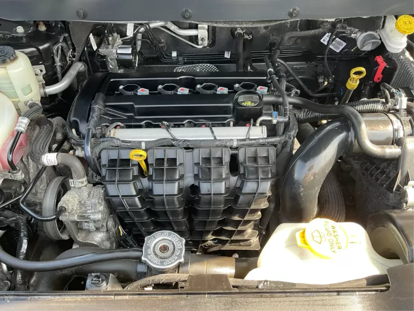 2018 Dodge Journey SE (3C4PDCAB0JT) with an Tigershark MultiAir 2.4L I-4 DOHC engine, located at 1230 East Main St, Xenia, OH, 45385, (937) 908-9800, 39.688042, -83.910538 - Photo#9