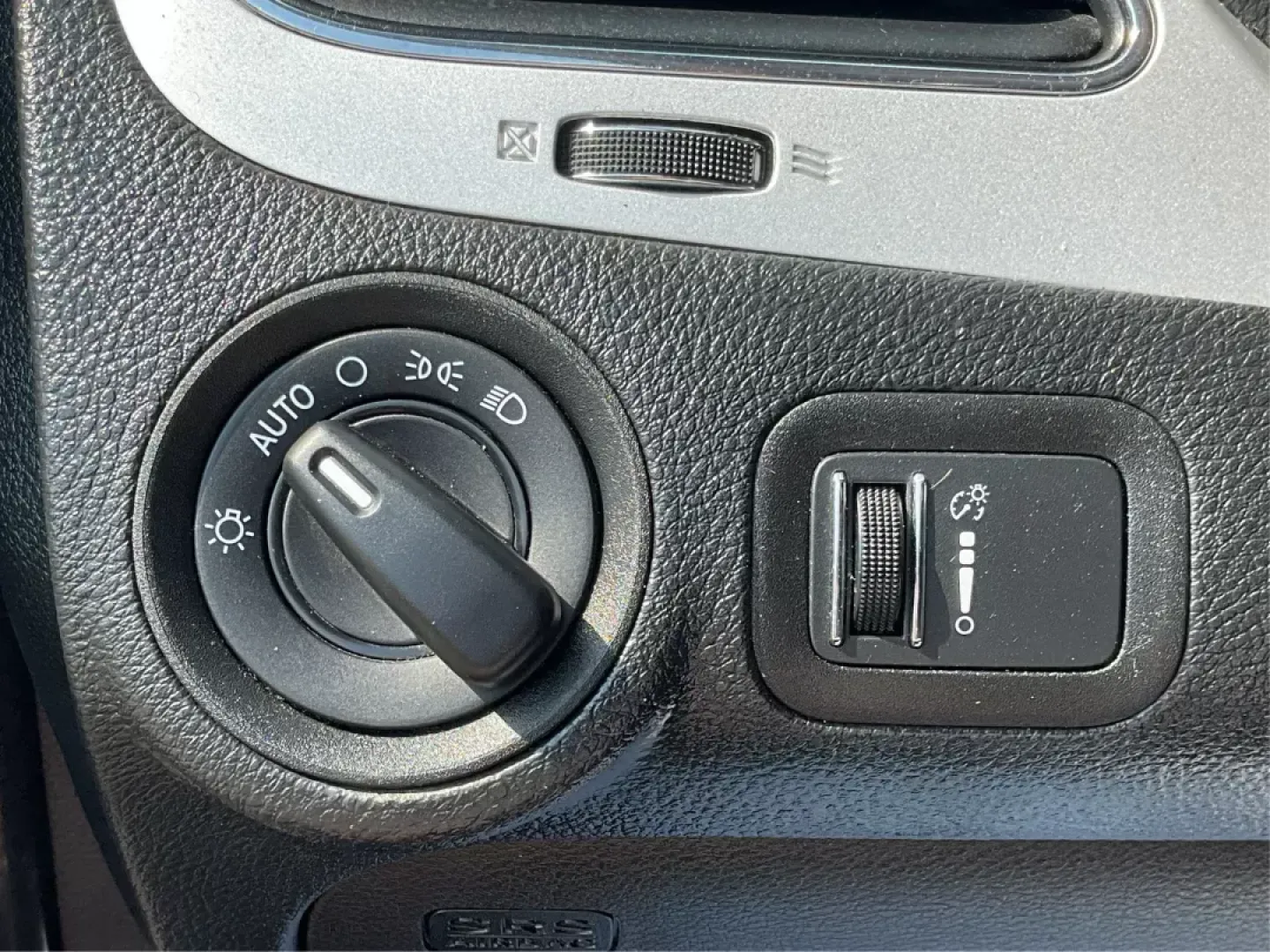 2018 Dodge Journey SE (3C4PDCAB0JT) with an Tigershark MultiAir 2.4L I-4 DOHC engine, located at 1230 East Main St, Xenia, OH, 45385, (937) 908-9800, 39.688042, -83.910538 - Photo#15
