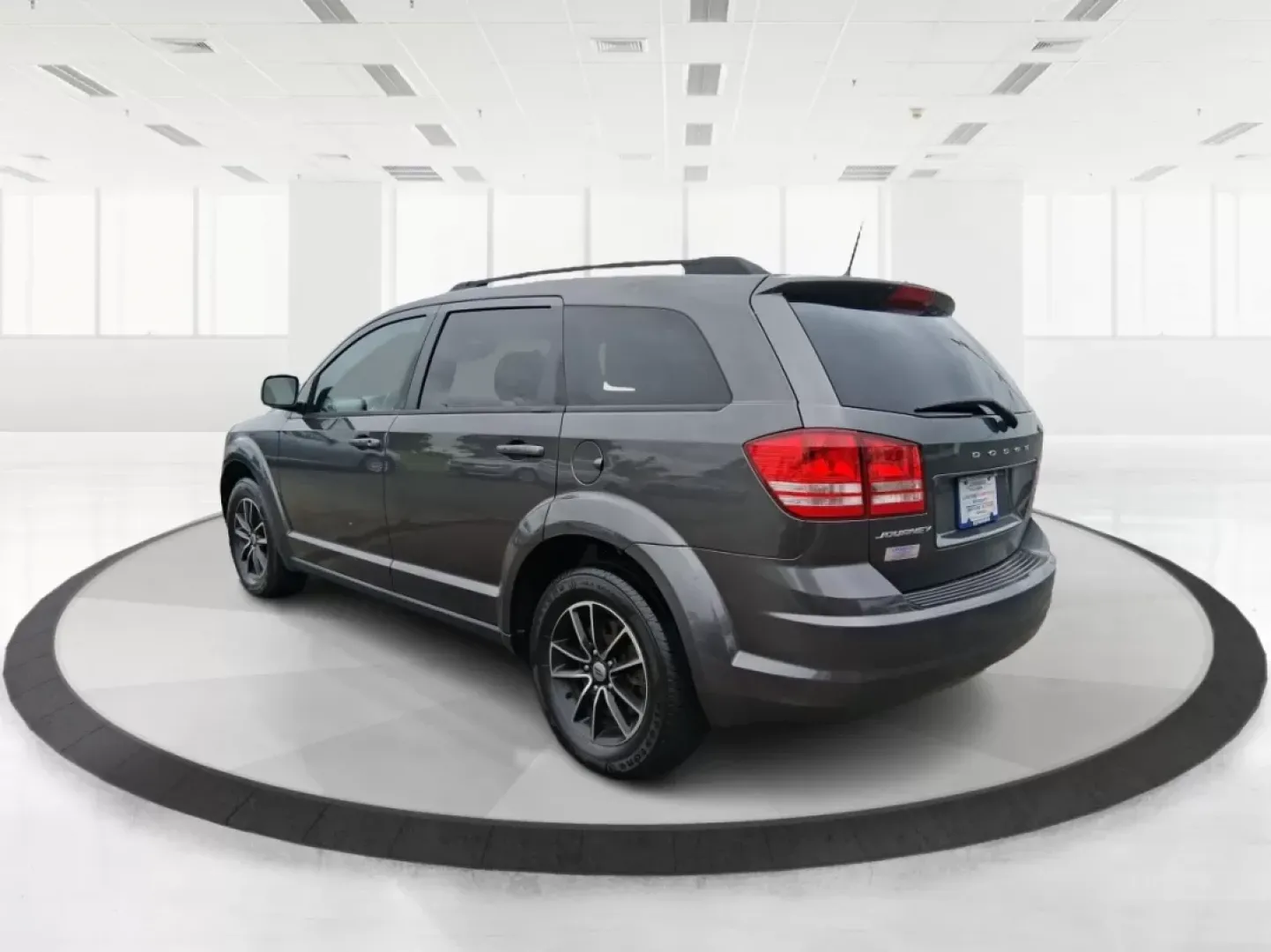 2018 Dodge Journey SE (3C4PDCAB1JT) with an Tigershark MultiAir 2.4L I-4 DOHC engine, located at 880 E. National Road, OH, 45377, (937) 908-9800, 39.891918, -84.183975 - **Explore the Open Road with the 2018 Dodge Journey Your Family's Next Adventure Awaits!**<br /> <br /> Are you ready to elevate your family adventures or tackle your daily commute in style? This 2018 Dodge Journey SE is not just a vehicle; it's your gateway to exploration and unforgettable memorie - Photo#4