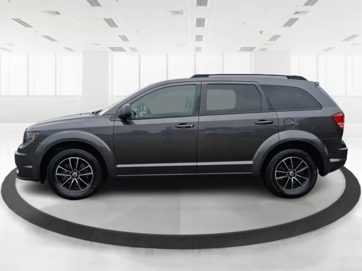 2018 Dodge Journey SE (3C4PDCAB1JT) with an Tigershark MultiAir 2.4L I-4 DOHC engine, located at 880 E. National Road, OH, 45377, (937) 908-9800, 39.891918, -84.183975 - **Explore the Open Road with the 2018 Dodge Journey Your Family's Next Adventure Awaits!**<br /> <br /> Are you ready to elevate your family adventures or tackle your daily commute in style? This 2018 Dodge Journey SE is not just a vehicle; it's your gateway to exploration and unforgettable memorie - Photo#5