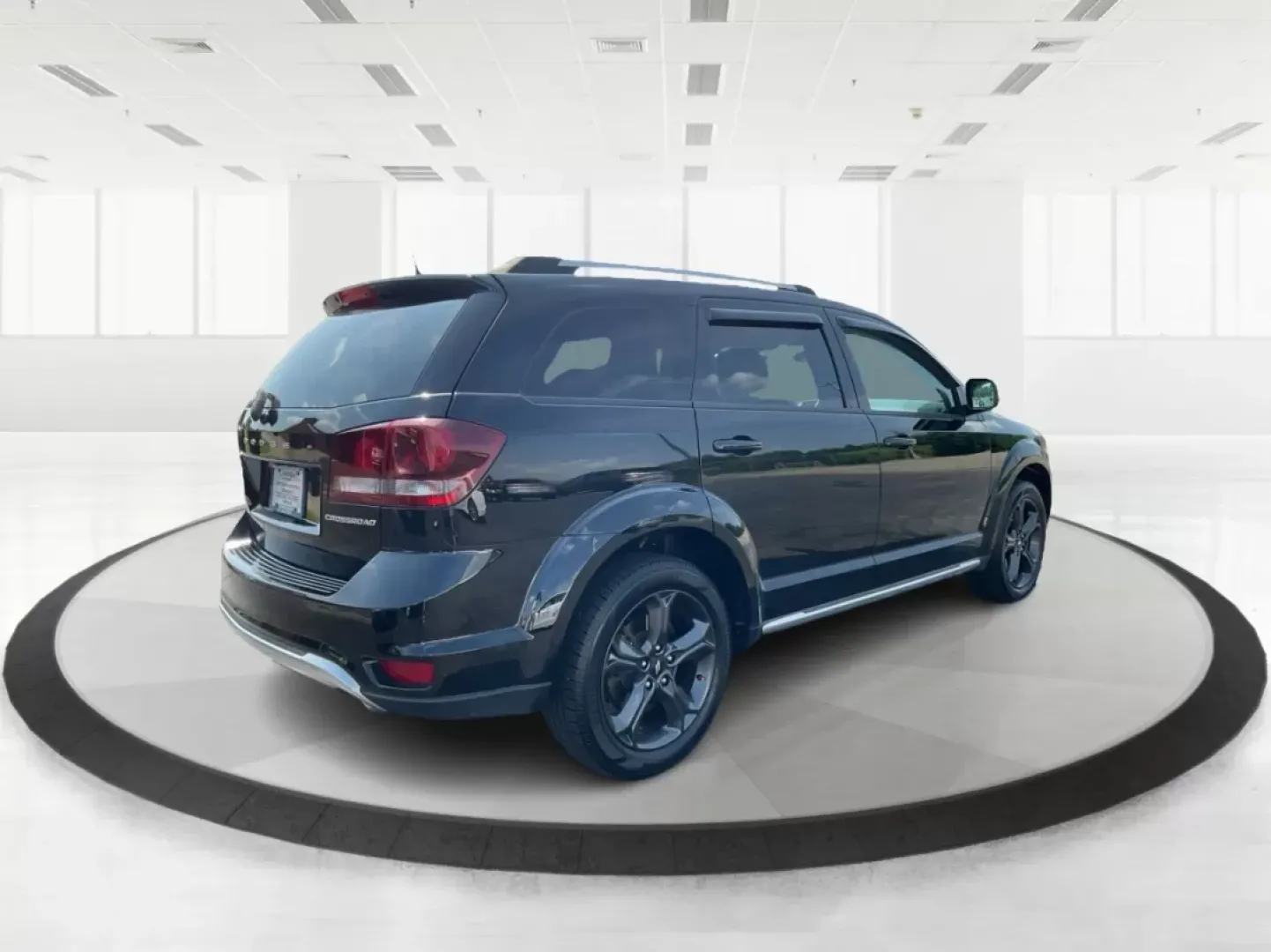 2018 Dodge Journey Crossroad AWD (3C4PDDGG7JT) with an Pentastar 3.6L V-6 DOHC engine, located at 1230 East Main St, Xenia, OH, 45385, (937) 908-9800, 39.688042, -83.910538 - **Discover Adventure in the 2018 Dodge Journey Crossroad AWD at Advantage Car and Credit!**<br /> <br /> Are you ready to elevate your lifestyle with a versatile SUV that can handle your family's adventures and daily commutes? Look no further than the stunning 2018 Dodge Journey Crossroad AWD, avail - Photo#2