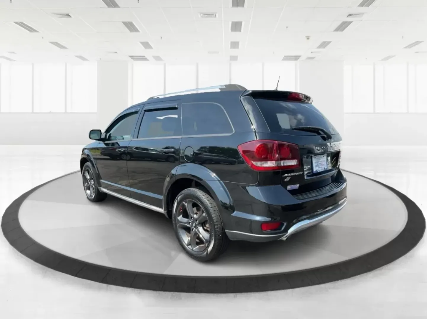 2018 Dodge Journey Crossroad AWD (3C4PDDGG7JT) with an Pentastar 3.6L V-6 DOHC engine, located at 1230 East Main St, Xenia, OH, 45385, (937) 908-9800, 39.688042, -83.910538 - **Discover Adventure in the 2018 Dodge Journey Crossroad AWD at Advantage Car and Credit!**<br /> <br /> Are you ready to elevate your lifestyle with a versatile SUV that can handle your family's adventures and daily commutes? Look no further than the stunning 2018 Dodge Journey Crossroad AWD, avail - Photo#4