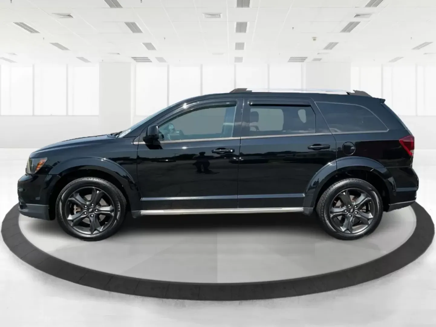 2018 Dodge Journey Crossroad AWD (3C4PDDGG7JT) with an Pentastar 3.6L V-6 DOHC engine, located at 1230 East Main St, Xenia, OH, 45385, (937) 908-9800, 39.688042, -83.910538 - **Discover Adventure in the 2018 Dodge Journey Crossroad AWD at Advantage Car and Credit!**<br /> <br /> Are you ready to elevate your lifestyle with a versatile SUV that can handle your family's adventures and daily commutes? Look no further than the stunning 2018 Dodge Journey Crossroad AWD, avail - Photo#5