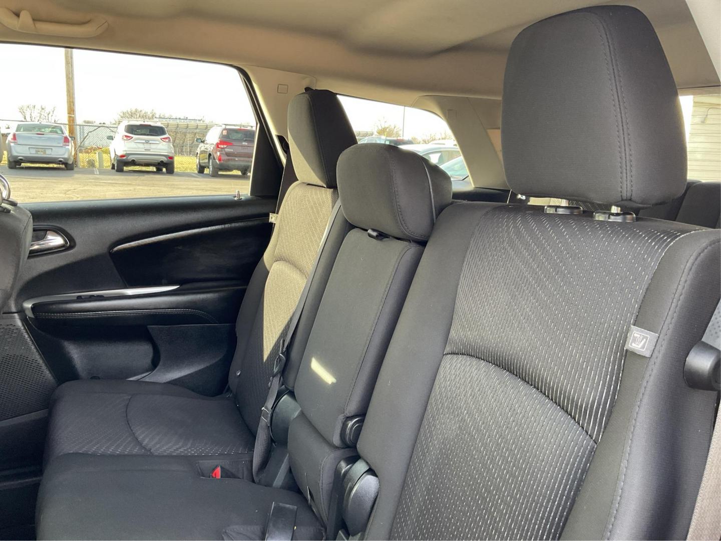 2018 Dodge Journey SE (3C4PDCABXJT) with an Tigershark MultiAir 2.4L I-4 DOHC engine, located at 1230 East Main St, Xenia, OH, 45385, (937) 908-9800, 39.688042, -83.910538 - Photo#9