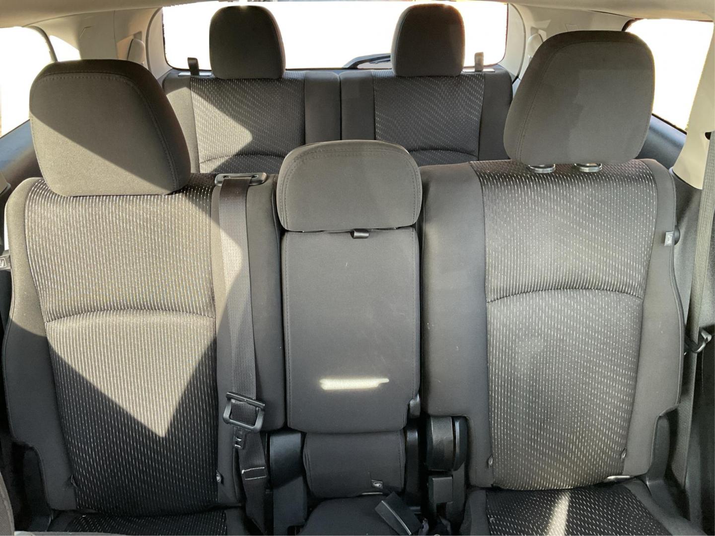 2018 Dodge Journey SE (3C4PDCABXJT) with an Tigershark MultiAir 2.4L I-4 DOHC engine, located at 1230 East Main St, Xenia, OH, 45385, (937) 908-9800, 39.688042, -83.910538 - Photo#13