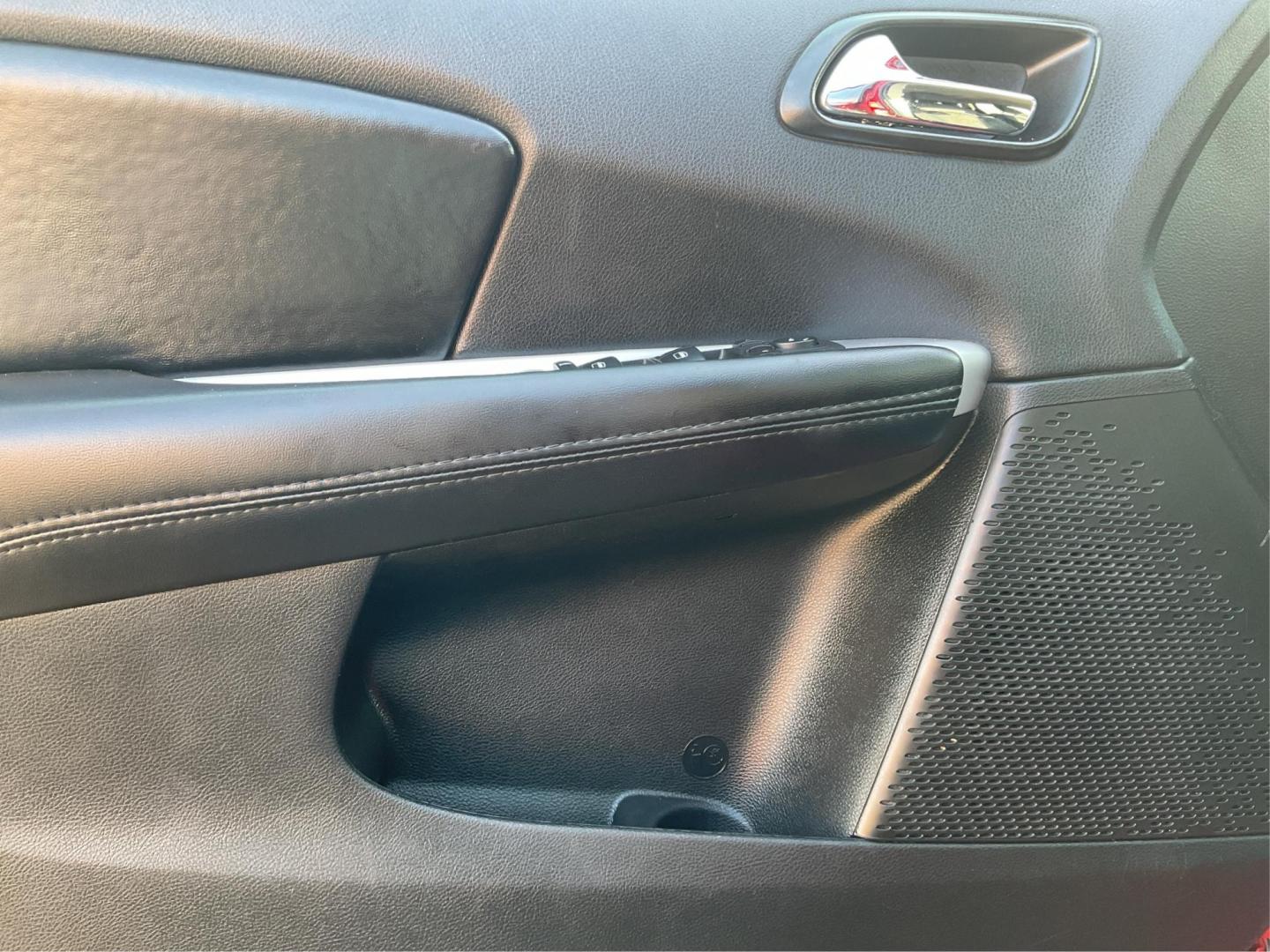 2018 Dodge Journey SE (3C4PDCABXJT) with an Tigershark MultiAir 2.4L I-4 DOHC engine, located at 1230 East Main St, Xenia, OH, 45385, (937) 908-9800, 39.688042, -83.910538 - Photo#17