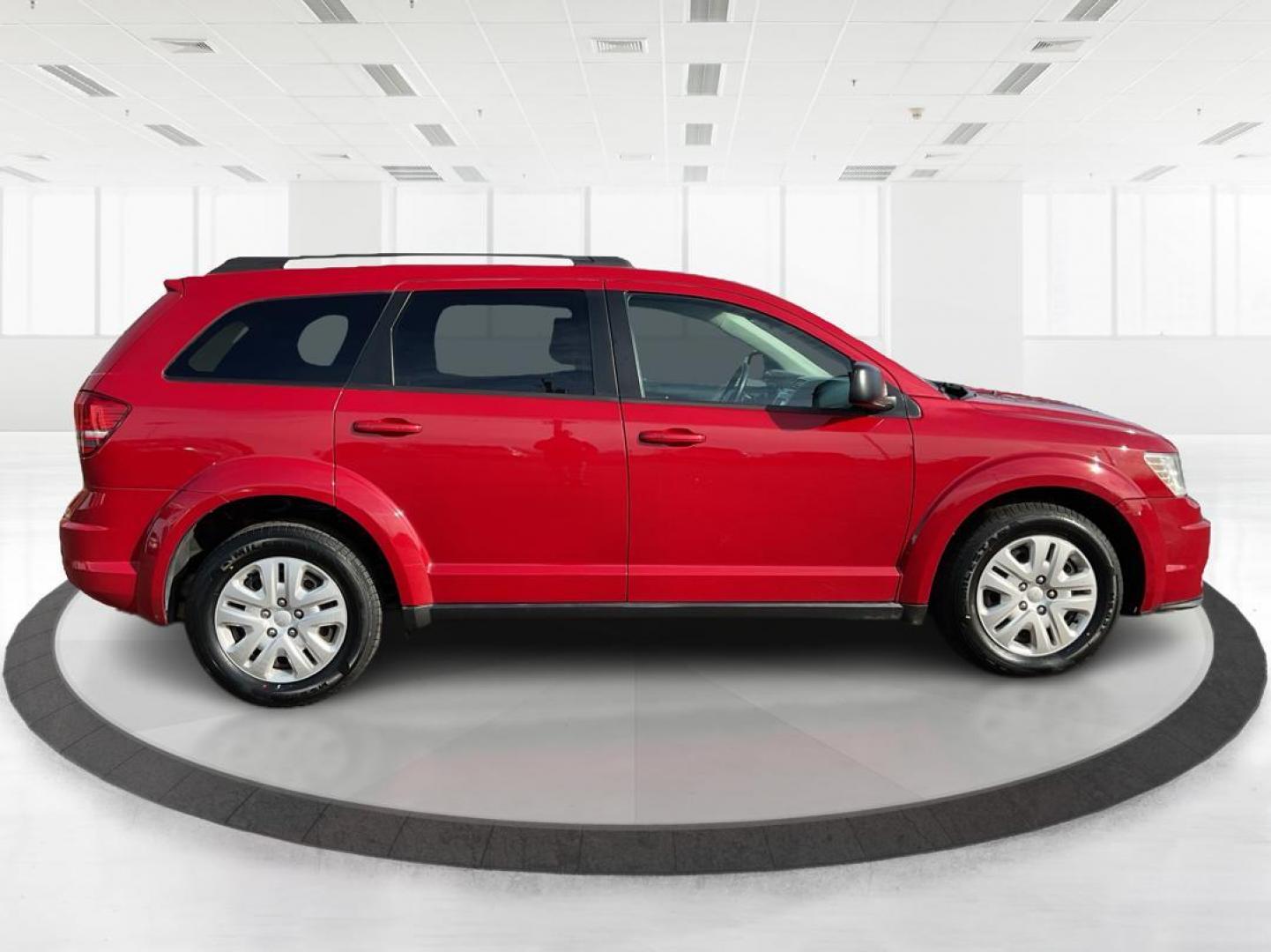 2018 Dodge Journey SE (3C4PDCABXJT) with an Tigershark MultiAir 2.4L I-4 DOHC engine, located at 1230 East Main St, Xenia, OH, 45385, (937) 908-9800, 39.688042, -83.910538 - Photo#1