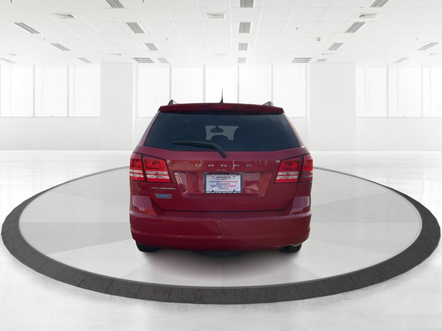 2018 Dodge Journey SE (3C4PDCABXJT) with an Tigershark MultiAir 2.4L I-4 DOHC engine, located at 1230 East Main St, Xenia, OH, 45385, (937) 908-9800, 39.688042, -83.910538 - Photo#3