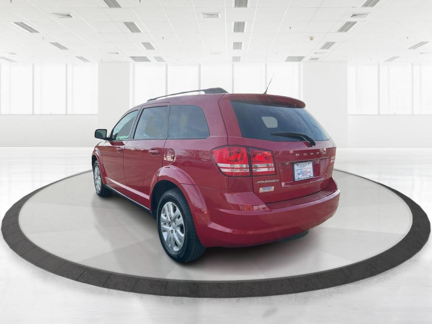 2018 Dodge Journey SE (3C4PDCABXJT) with an Tigershark MultiAir 2.4L I-4 DOHC engine, located at 1230 East Main St, Xenia, OH, 45385, (937) 908-9800, 39.688042, -83.910538 - Photo#4