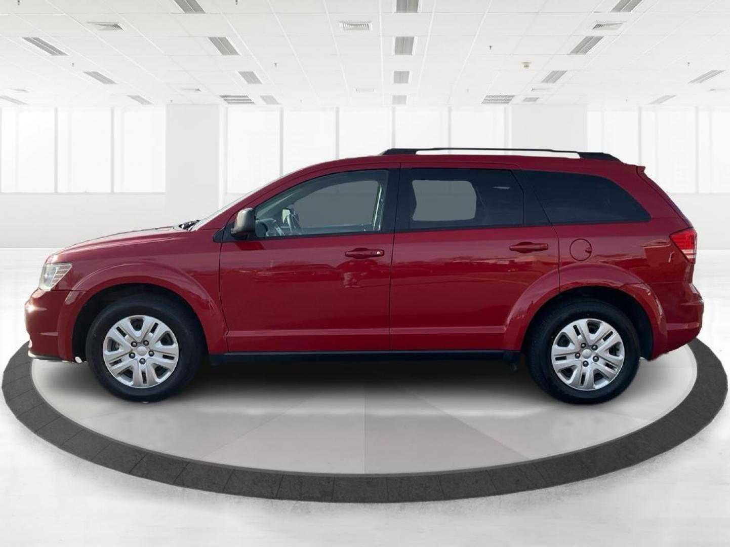 2018 Dodge Journey SE (3C4PDCABXJT) with an Tigershark MultiAir 2.4L I-4 DOHC engine, located at 1230 East Main St, Xenia, OH, 45385, (937) 908-9800, 39.688042, -83.910538 - Photo#5