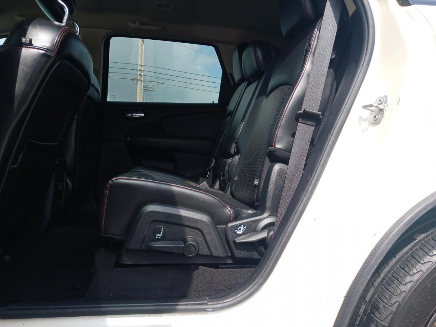 2018 Dodge Journey GT (3C4PDCEG1JT) with an 3.6L V6 DOHC 24V engine, 6-Speed Automatic transmission, located at 1184 Kauffman Ave, Fairborn, OH, 45324, (937) 908-9800, 39.807072, -84.031563 - Photo#9