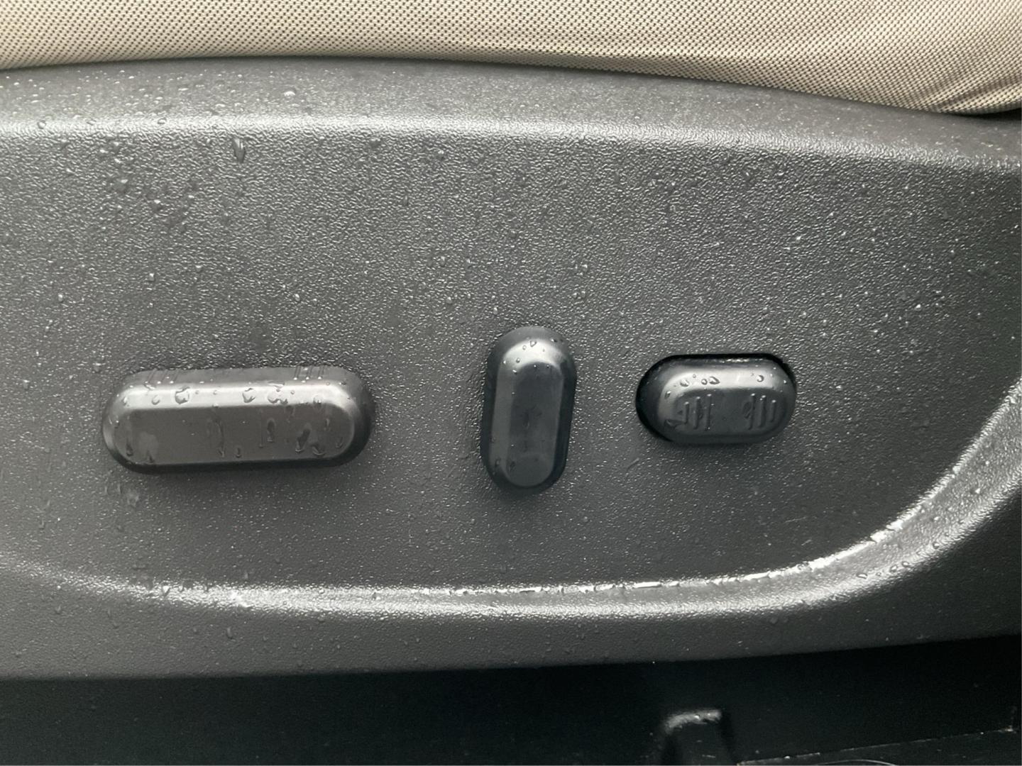 2018 Ford Escape SE (1FMCU0GD0JU) with an Other engine, located at 880 E. National Road, OH, 45377, (937) 908-9800, 39.891918, -84.183975 - Photo#17