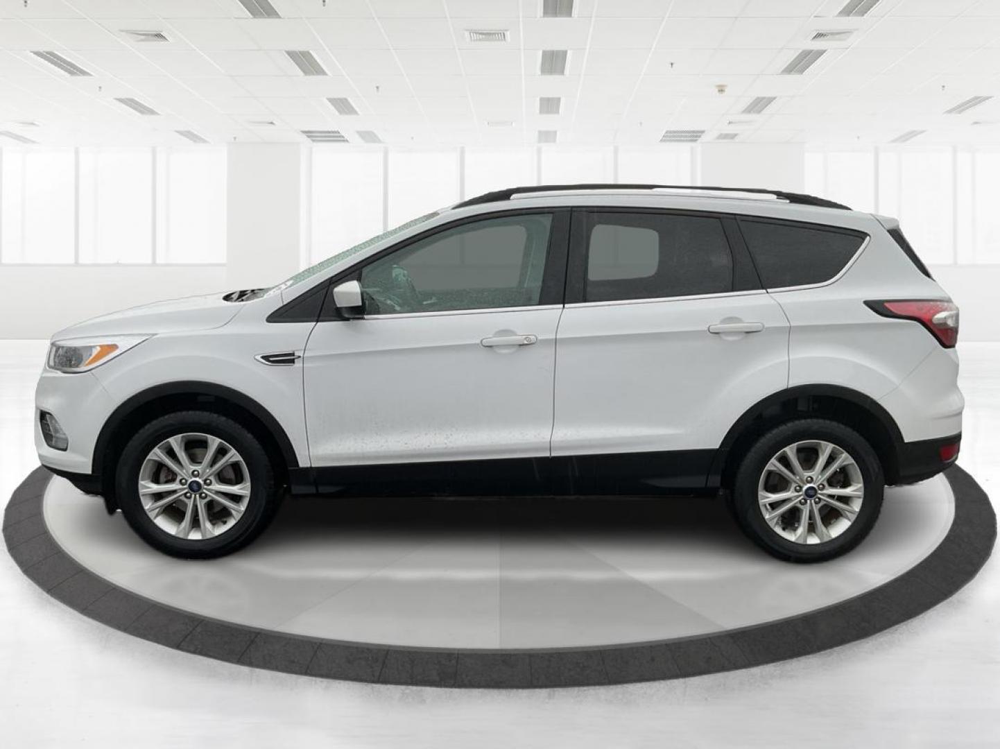 2018 Ford Escape SE (1FMCU0GD0JU) with an Other engine, located at 880 E. National Road, OH, 45377, (937) 908-9800, 39.891918, -84.183975 - Photo#5