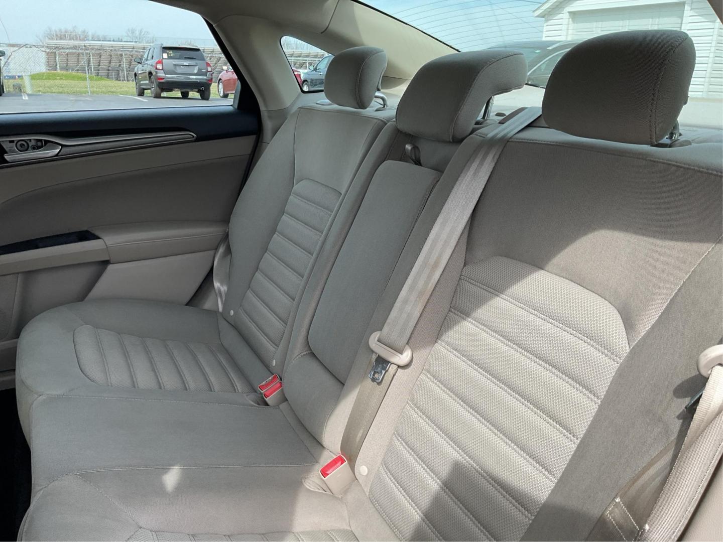 2018 Ford Fusion SE (3FA6P0H79JR) with an Duratec 2.5L I-4 DOHC engine, located at 880 E. National Road, OH, 45377, (937) 908-9800, 39.891918, -84.183975 - Photo#9