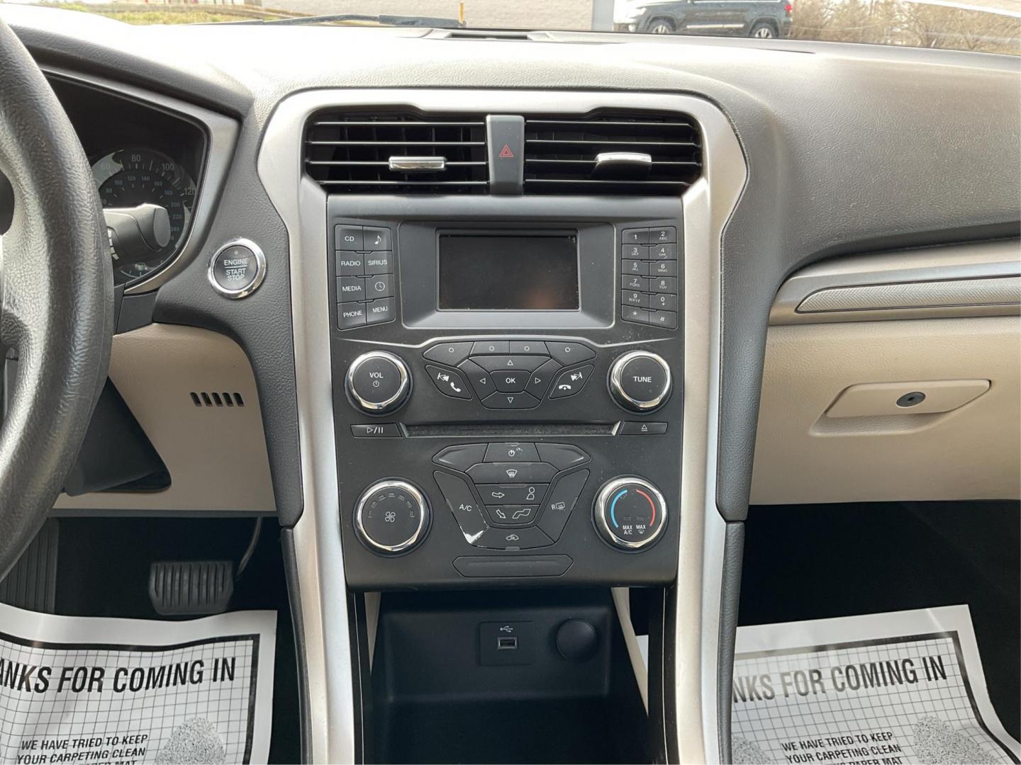 2018 Ford Fusion SE (3FA6P0H79JR) with an Duratec 2.5L I-4 DOHC engine, located at 880 E. National Road, OH, 45377, (937) 908-9800, 39.891918, -84.183975 - Photo#12