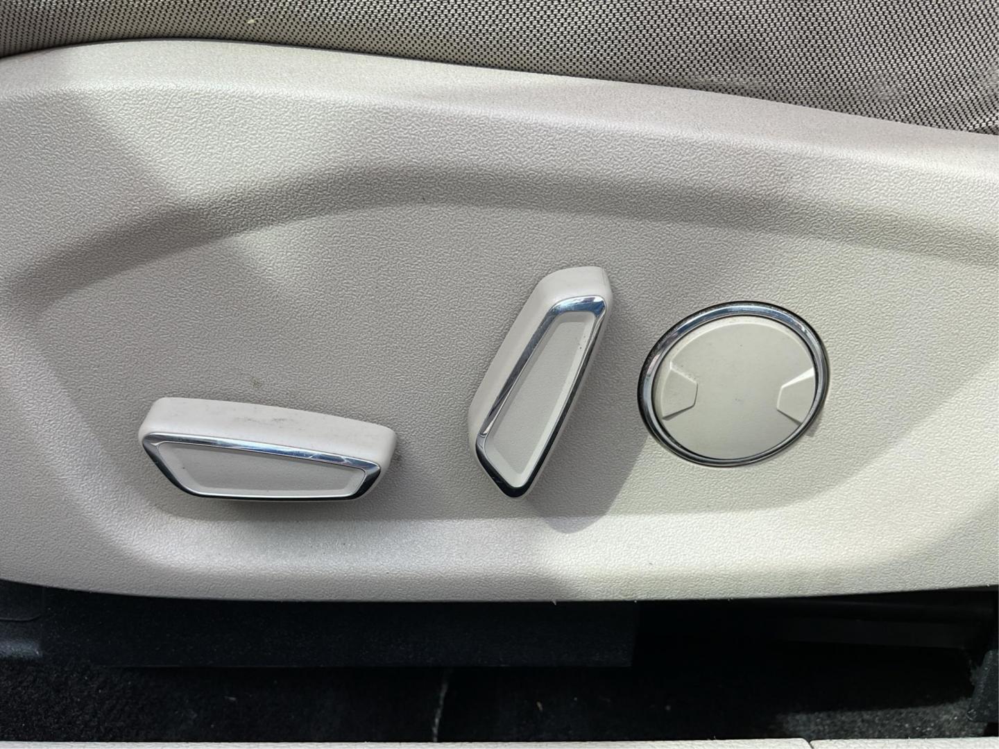 2018 Ford Fusion SE (3FA6P0H79JR) with an Duratec 2.5L I-4 DOHC engine, located at 880 E. National Road, OH, 45377, (937) 908-9800, 39.891918, -84.183975 - Photo#17