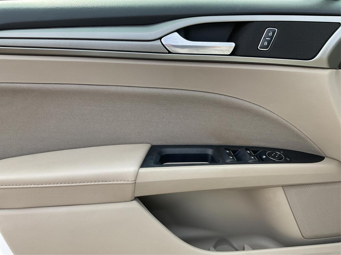 2018 Ford Fusion SE (3FA6P0H79JR) with an Duratec 2.5L I-4 DOHC engine, located at 880 E. National Road, OH, 45377, (937) 908-9800, 39.891918, -84.183975 - Photo#18