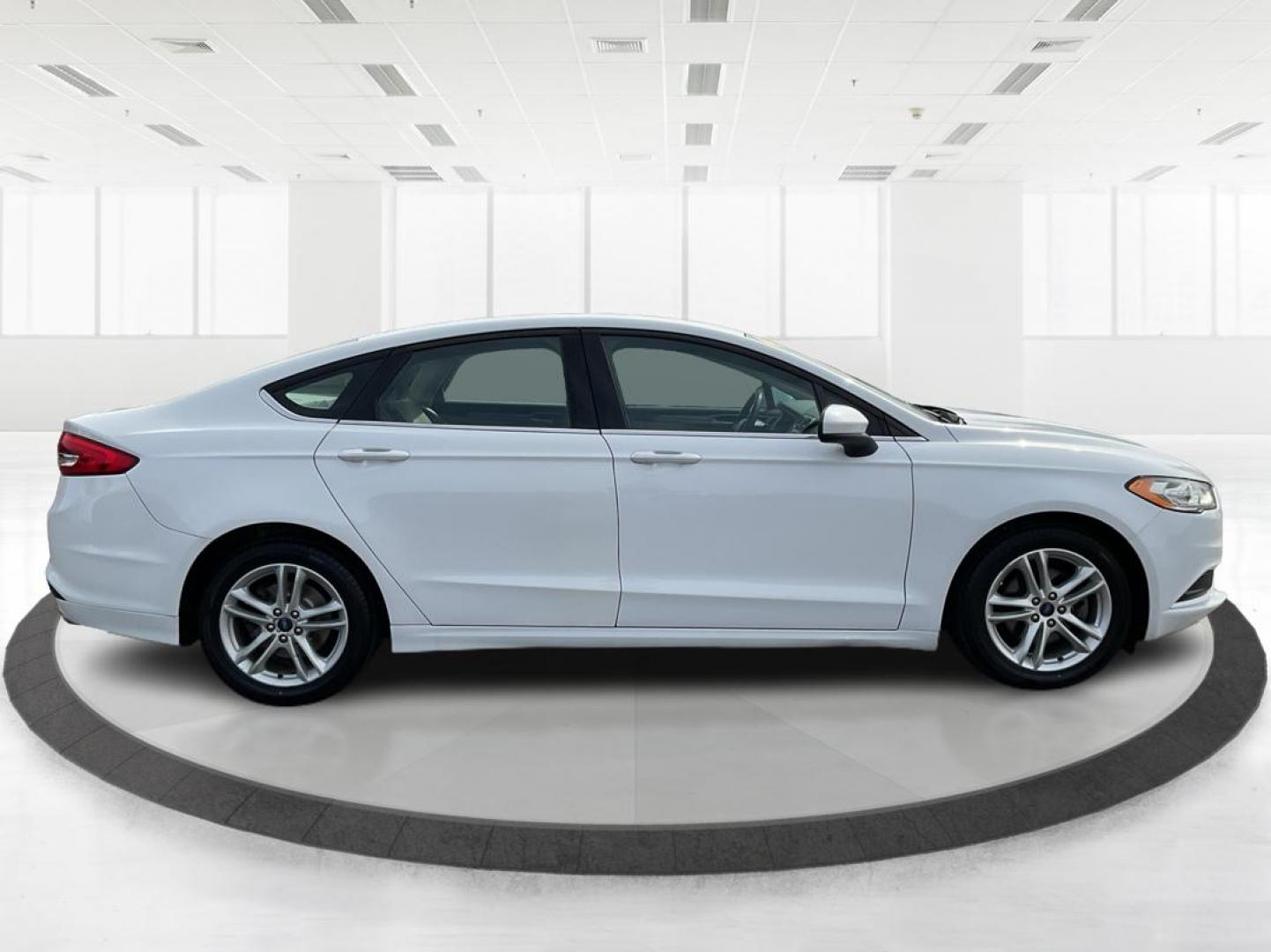 2018 Ford Fusion SE (3FA6P0H79JR) with an Duratec 2.5L I-4 DOHC engine, located at 880 E. National Road, OH, 45377, (937) 908-9800, 39.891918, -84.183975 - Photo#1