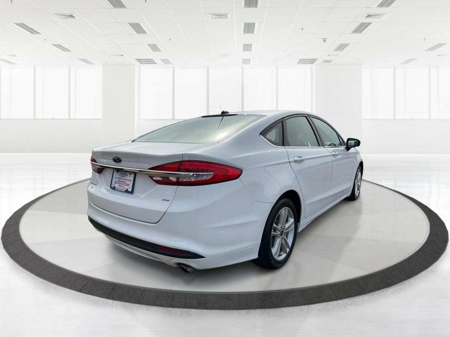 2018 Ford Fusion SE (3FA6P0H79JR) with an Duratec 2.5L I-4 DOHC engine, located at 880 E. National Road, OH, 45377, (937) 908-9800, 39.891918, -84.183975 - Photo#2