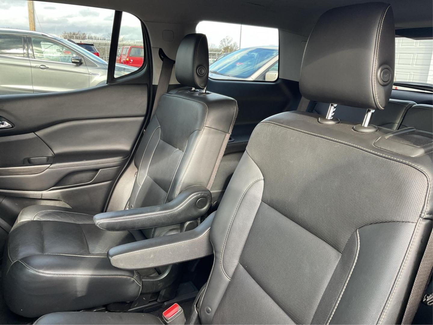 2018 GMC Acadia SLT-1 (1GKKNMLA4JZ) with an 2.5L I-4 gasoline direct injection engine, located at 880 E. National Road, OH, 45377, (937) 908-9800, 39.891918, -84.183975 - Photo#9