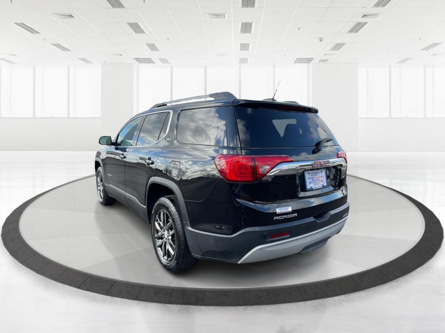 2018 GMC Acadia SLT-1 (1GKKNMLA4JZ) with an 2.5L I-4 gasoline direct injection engine, located at 880 E. National Road, OH, 45377, (937) 908-9800, 39.891918, -84.183975 - Photo#4