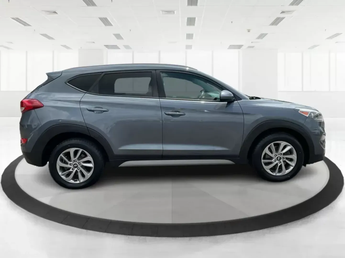 2018 Hyundai Tucson SEL (KM8J3CA44JU) with an Nu 2L I-4 gasoline direct injection engine, located at 4508 South Dixie Dr, Moraine, OH, 45439, (937) 908-9800, 39.807072, -84.031563 - Photo#1