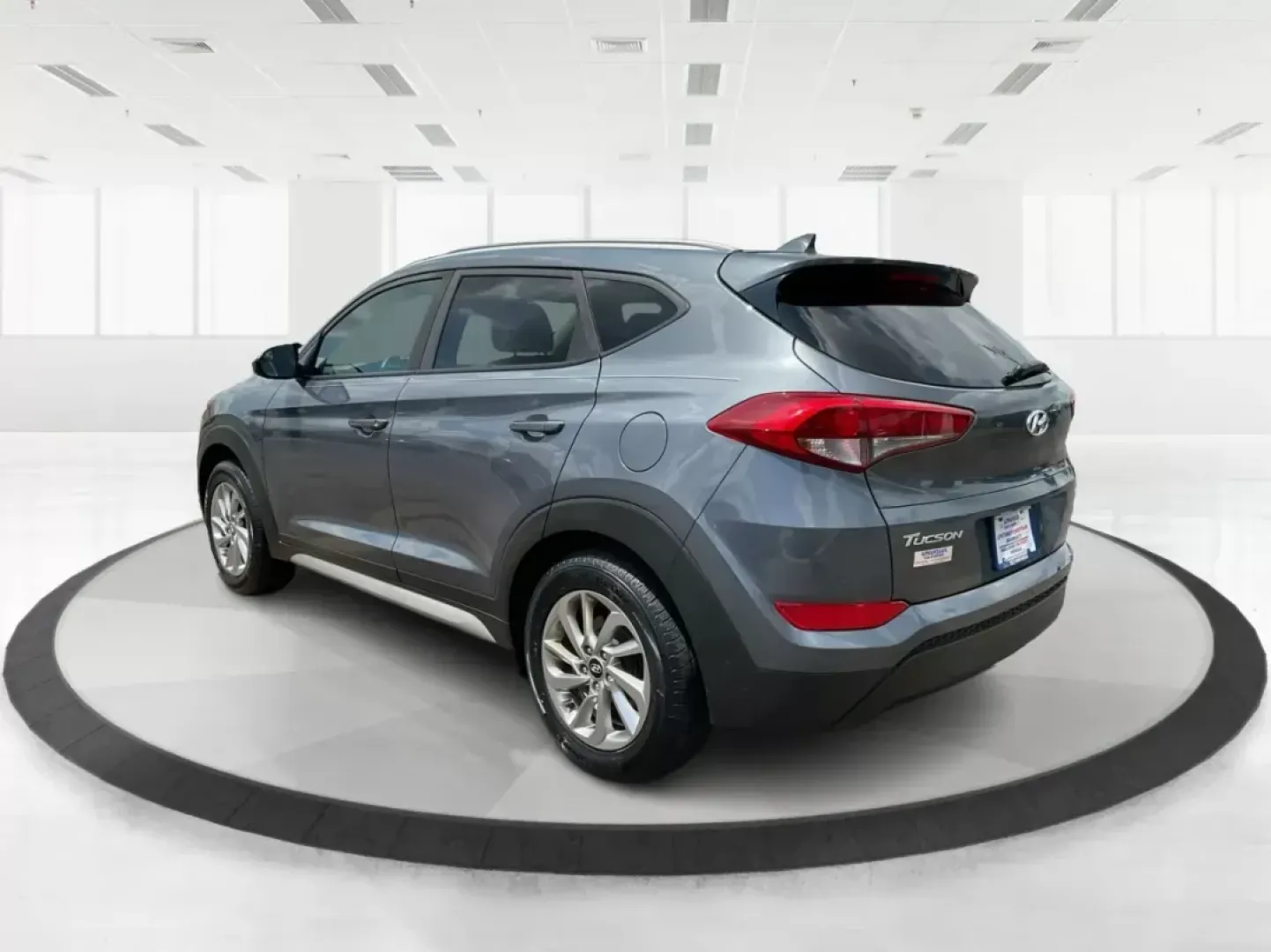 2018 Hyundai Tucson SEL (KM8J3CA44JU) with an Nu 2L I-4 gasoline direct injection engine, located at 4508 South Dixie Dr, Moraine, OH, 45439, (937) 908-9800, 39.807072, -84.031563 - Photo#4