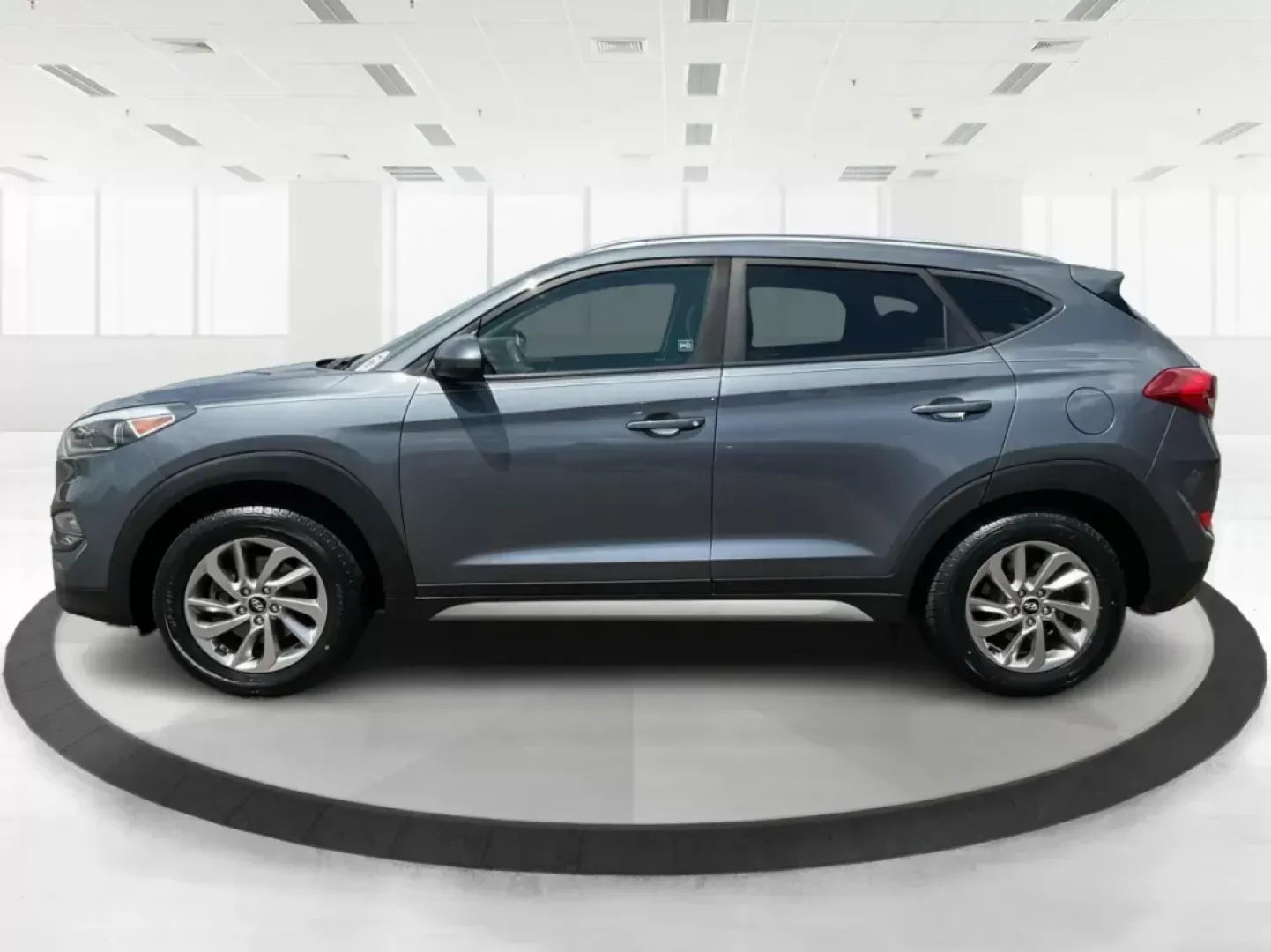 2018 Hyundai Tucson SEL (KM8J3CA44JU) with an Nu 2L I-4 gasoline direct injection engine, located at 4508 South Dixie Dr, Moraine, OH, 45439, (937) 908-9800, 39.807072, -84.031563 - Photo#5