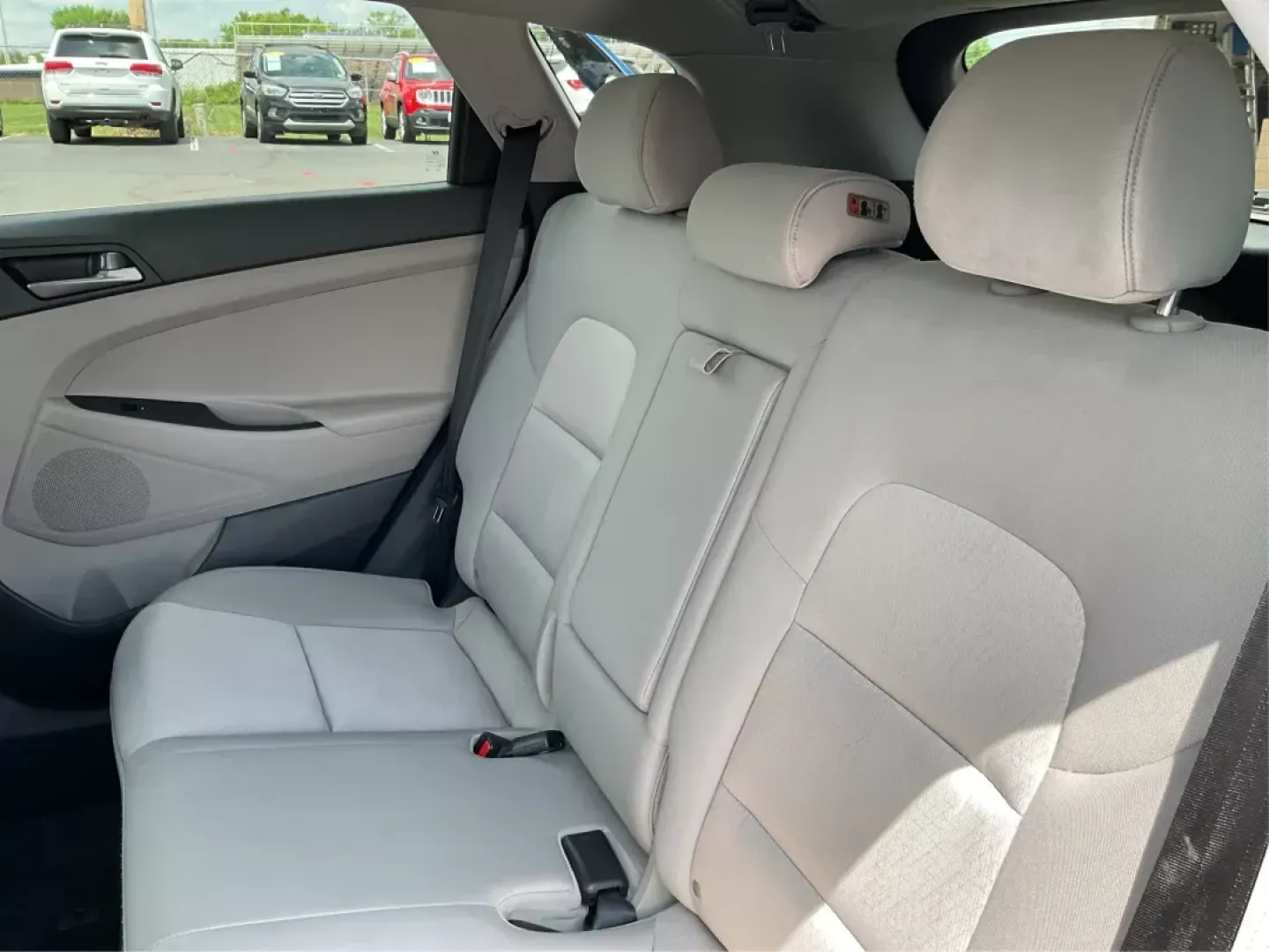 2018 Hyundai Tucson SEL (KM8J3CA44JU) with an Nu 2L I-4 gasoline direct injection engine, located at 4508 South Dixie Dr, Moraine, OH, 45439, (937) 908-9800, 39.807072, -84.031563 - Photo#9